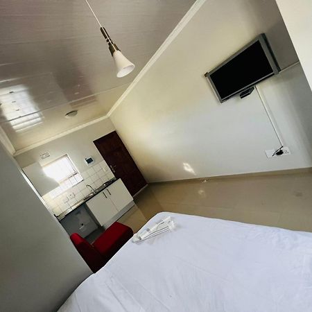 Victoria Guest Lodge Bellville Exterior photo